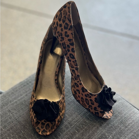 Leopard Print Heels - Picture 1 of 4